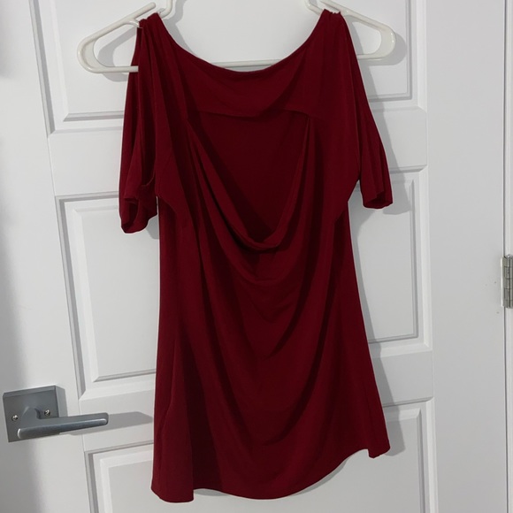 Guess Red Open Shoulders & Back T-Shirt - Picture 3 of 4